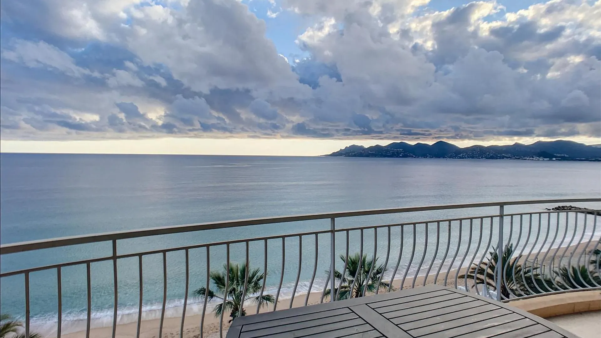Apartment Situation Et Vue Mer Exceptionnelle 62L Cannes