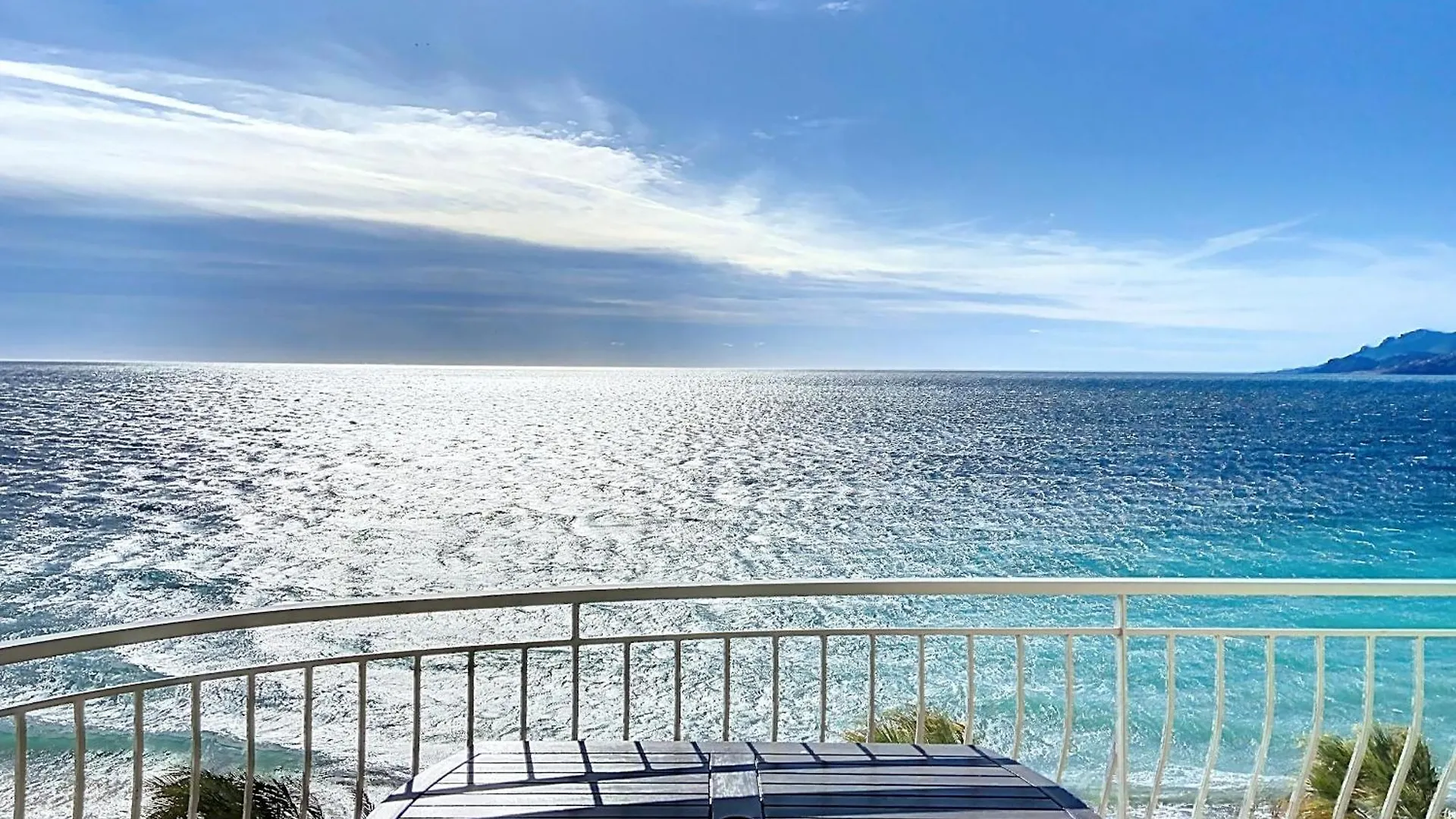 Situation Et Vue Mer Exceptionnelle 62L Cannes
